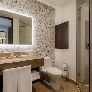 Standard Upper Floors King Room
